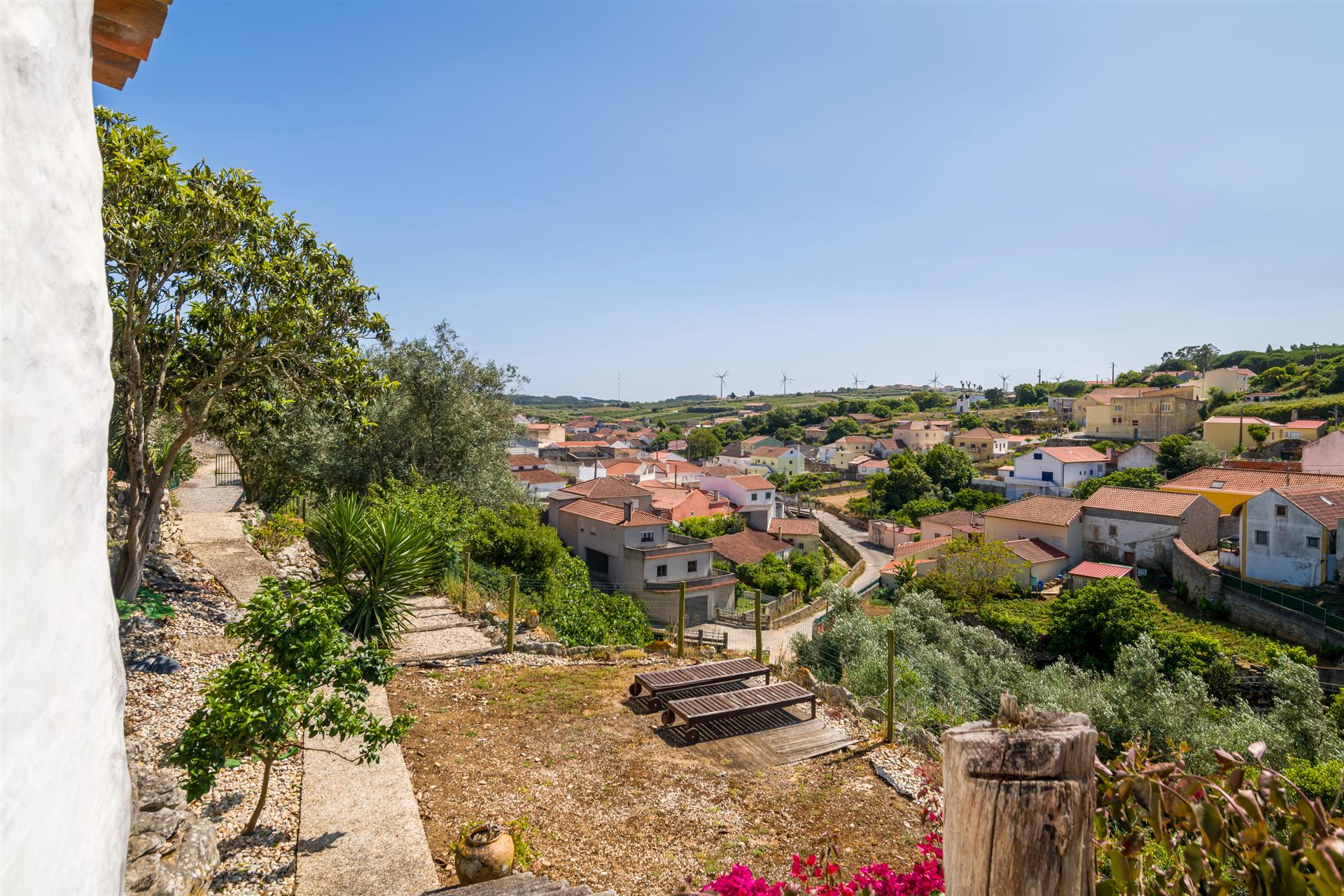 Country Villa Retreat in Historic Reguengo Grande: Nature's Embrace!