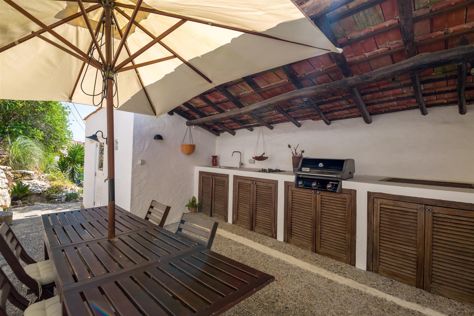 Country Villa Retreat in Historic Reguengo Grande: Nature's Embrace!