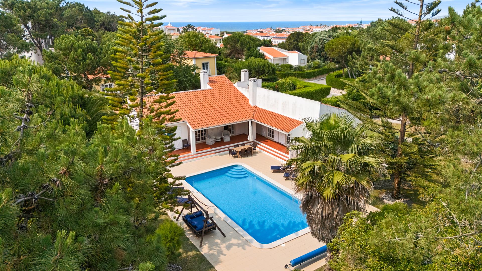 Traditional charm and privacy: idyllic life at Praia d'El Rey Resort.