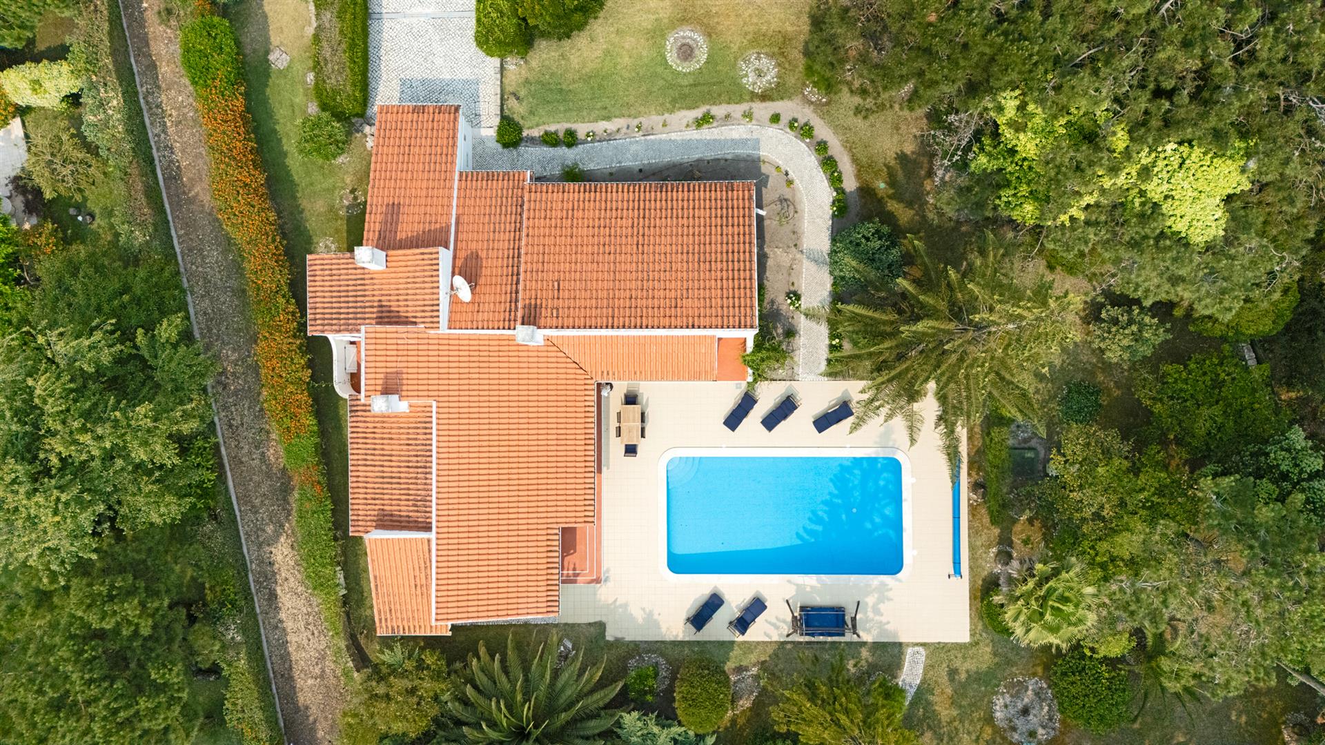 Traditional charm and privacy: idyllic life at Praia d'El Rey Resort.