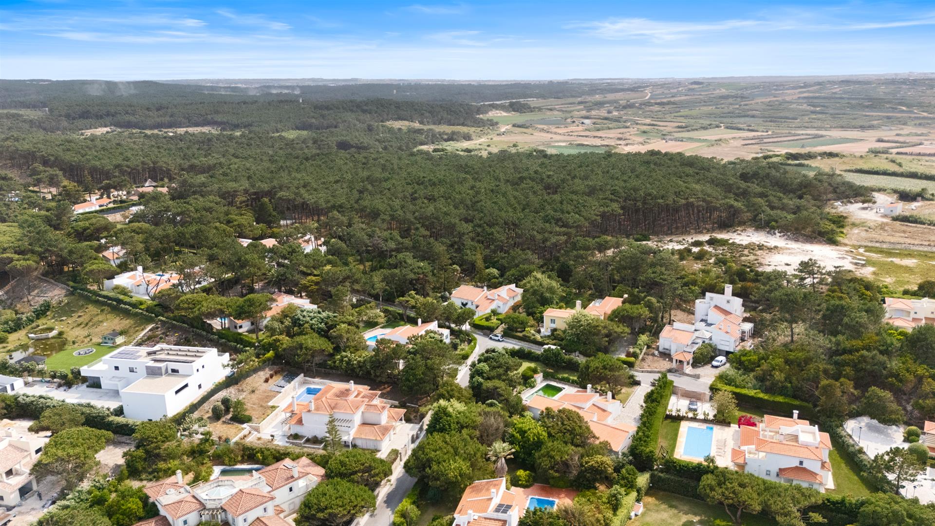 Traditional charm and privacy: idyllic life at Praia d'El Rey Resort.