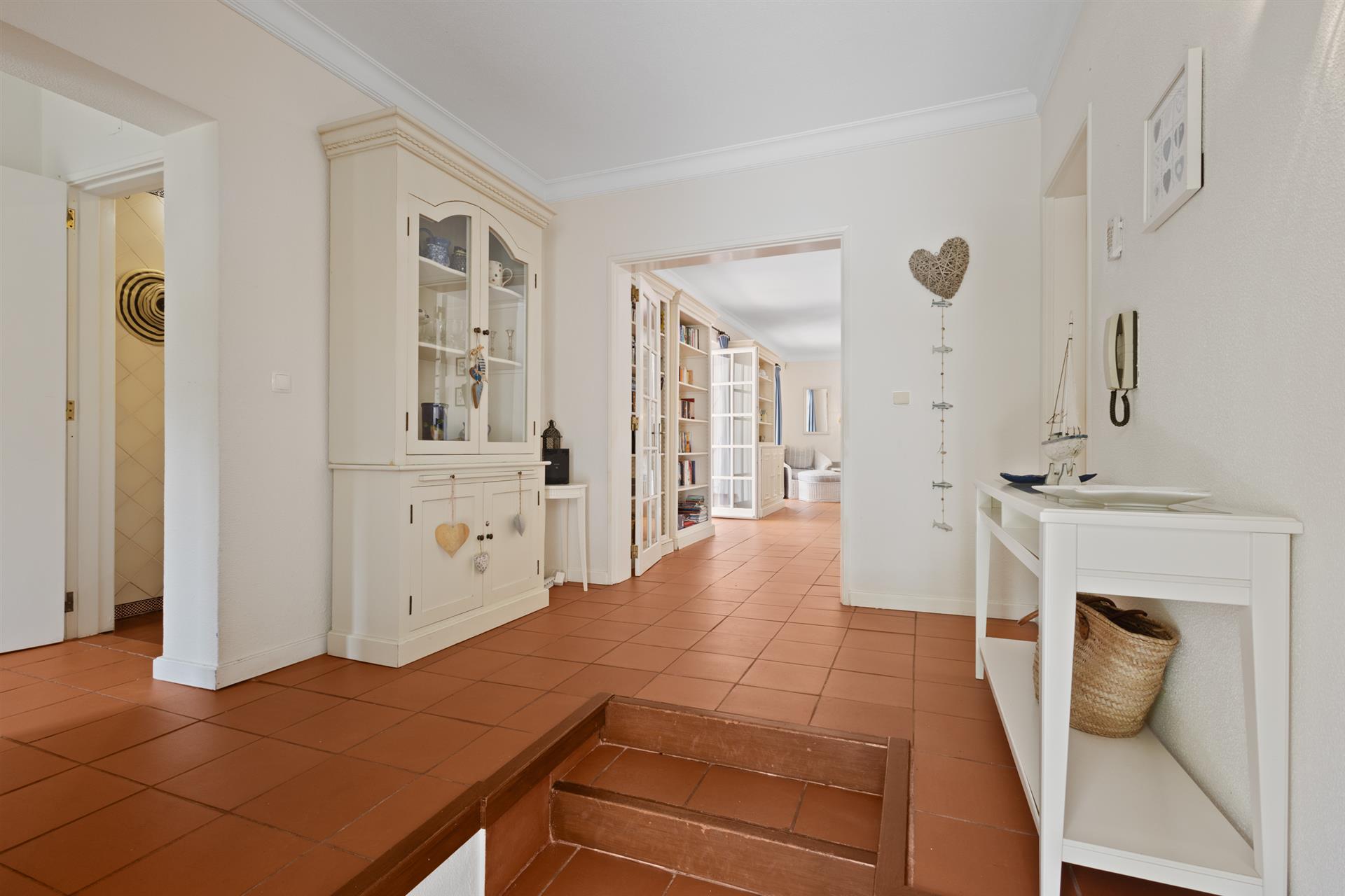 Traditional charm and privacy: idyllic life at Praia d'El Rey Resort.