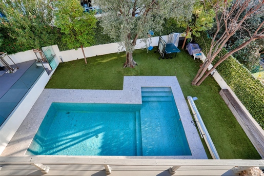 Villa avec piscine dans un domaine securisé au coeur de Cimiez