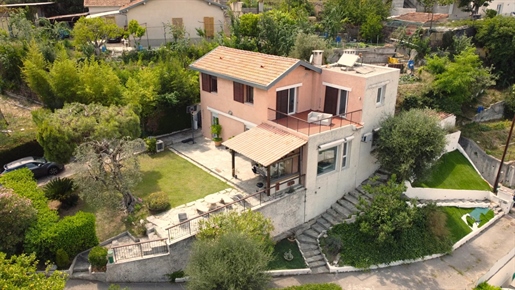 Villa with dominant views and adjacent plot included