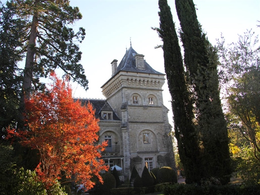 19Th century chateau with outbuildings, swimming pool on 6ha39a of enclosed park