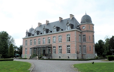 Château XVIIIo proche Maubeuge dans un parc clos de 15 ha
