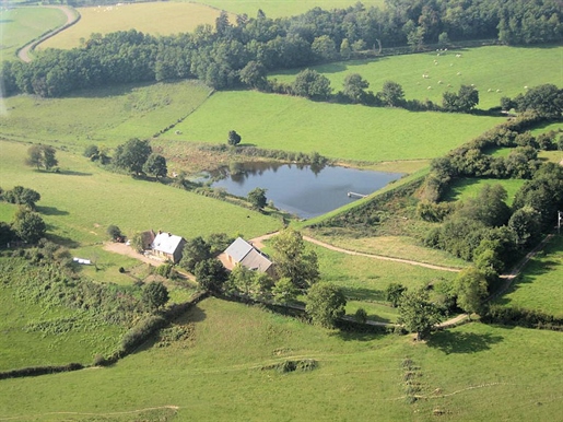 25ha property with pond and 3 homes.