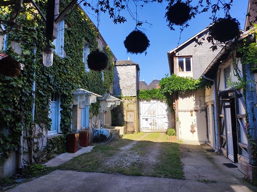 Property of 222m2 of living space on 695m2 of land, in the heart of the Chapelle d'Angillon