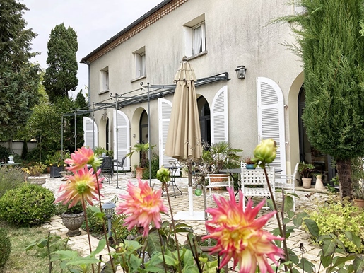 La Rochefoucauld: Beautiful Charente farmhouse of 380m2, 9 bedrooms. On wooded land of 1,264 m2