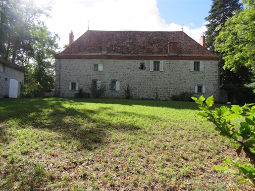 Château base XIVo sur parc de 2,82ha avec étang