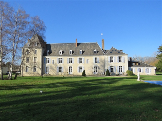 19Th century castle with outbuildings, swimming pool and pond on 29ha 75a 17ca