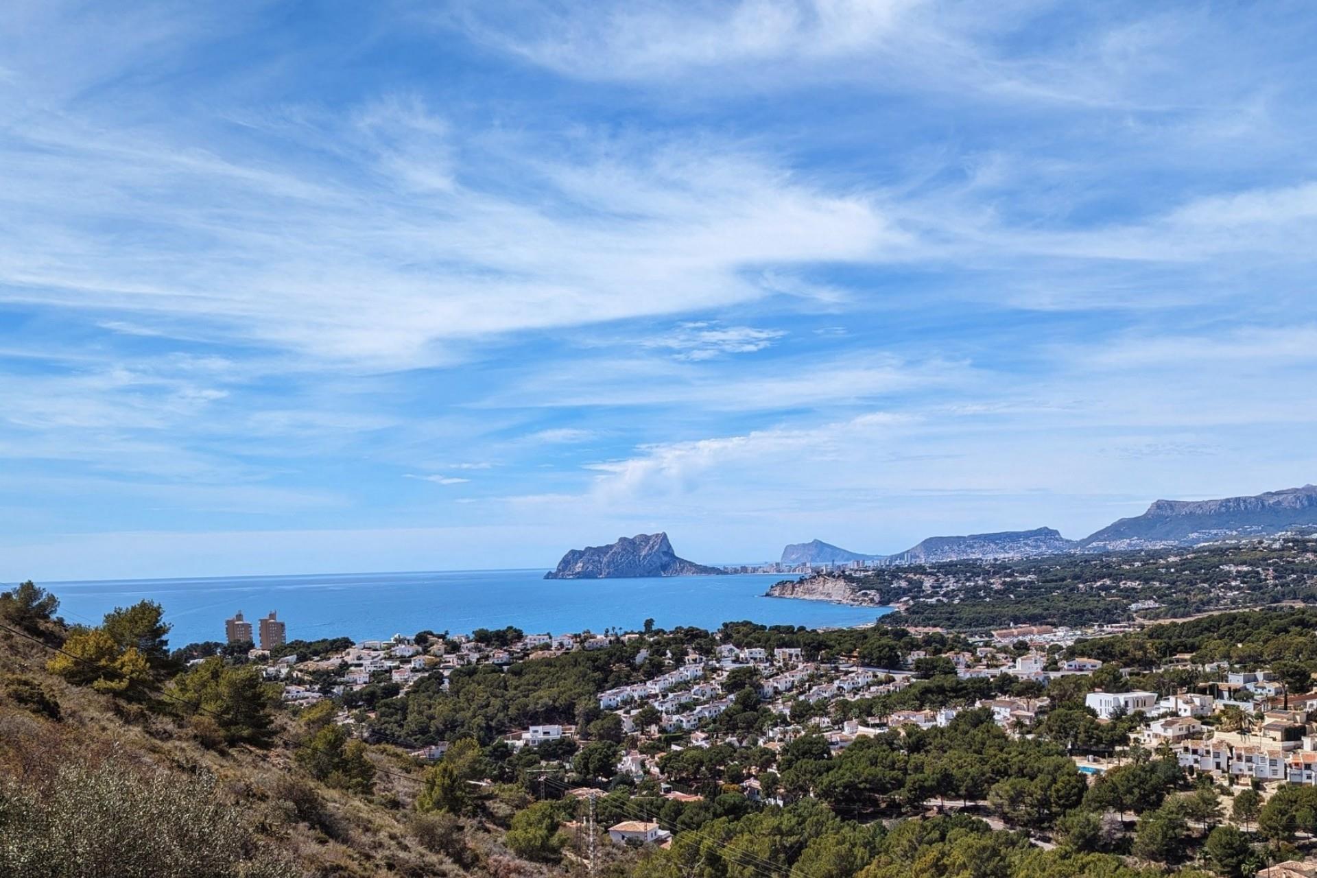 Development opportunity with fantastic sea and mountain views
