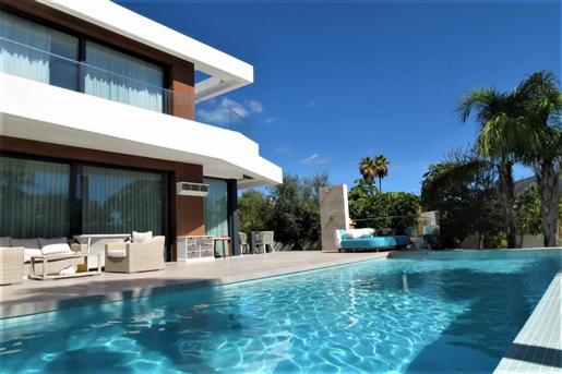 Superb Modern Villa
