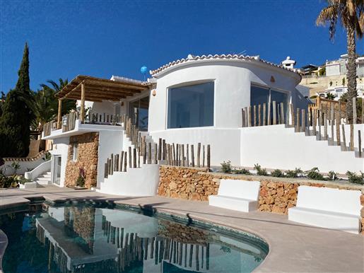 Lovely Villa With Sea Views