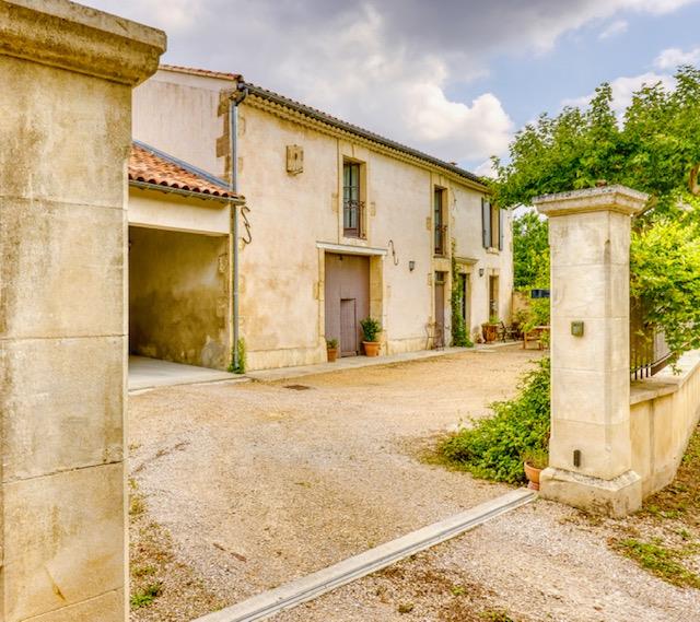 Farmhouse in the countryside a stone's throw from amenities 