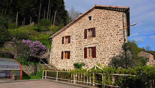 A 15 min’s drive from Vals-Les-Bains: a renovated stone house of 128,48m2 with a cottage of 73m2, 74
