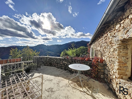 Vallées Beaume-Drobie: A stone house of 88 m2 with a terrace, 2945 m2 in untreated plots