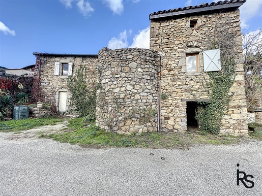 Vallées Beaume-Drobie: Ein Steinhaus von 88 m2 mit Terrasse, 2945 m2 auf unbehandelten Grundstücken