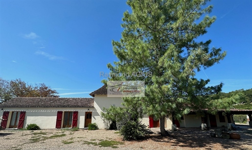 Character House with 4 bedrooms and 1 bedroom Gîte