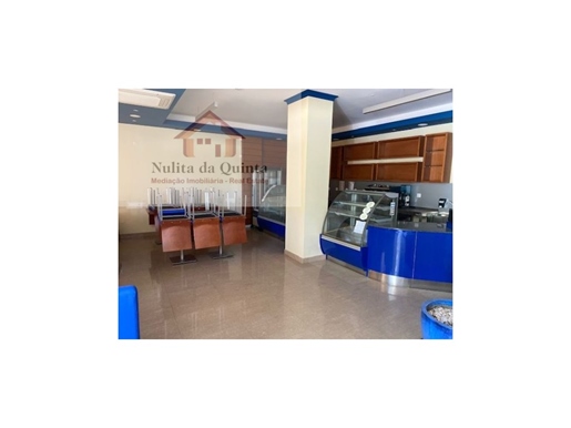 Commercial space, equipped for a pastry business, central area - Loulé