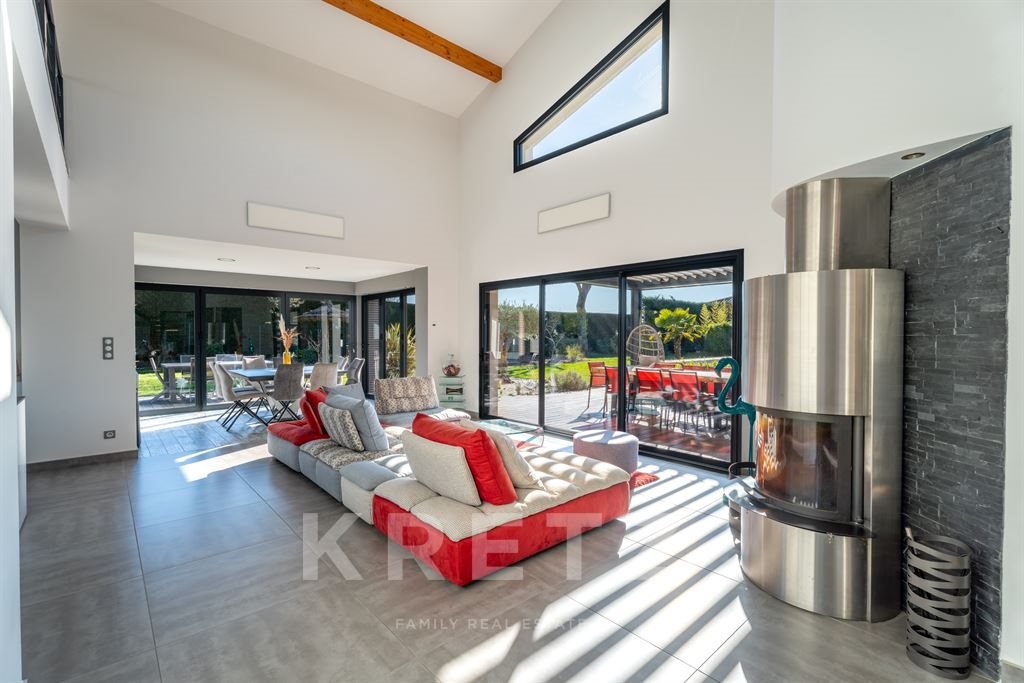 Maison à vendre, 240m², Saint-Bonnet-les-Oules