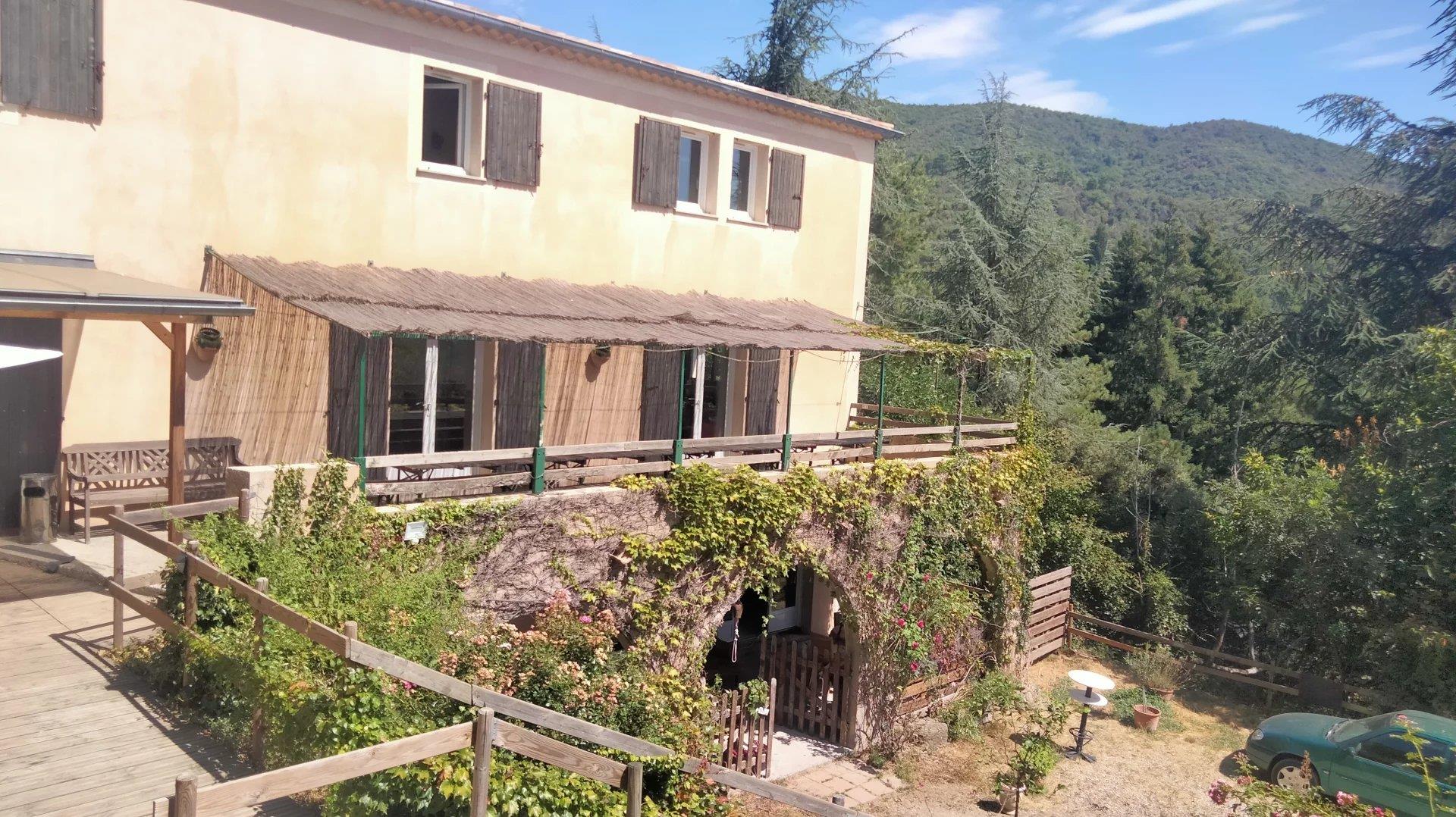 House 9 rooms without work
