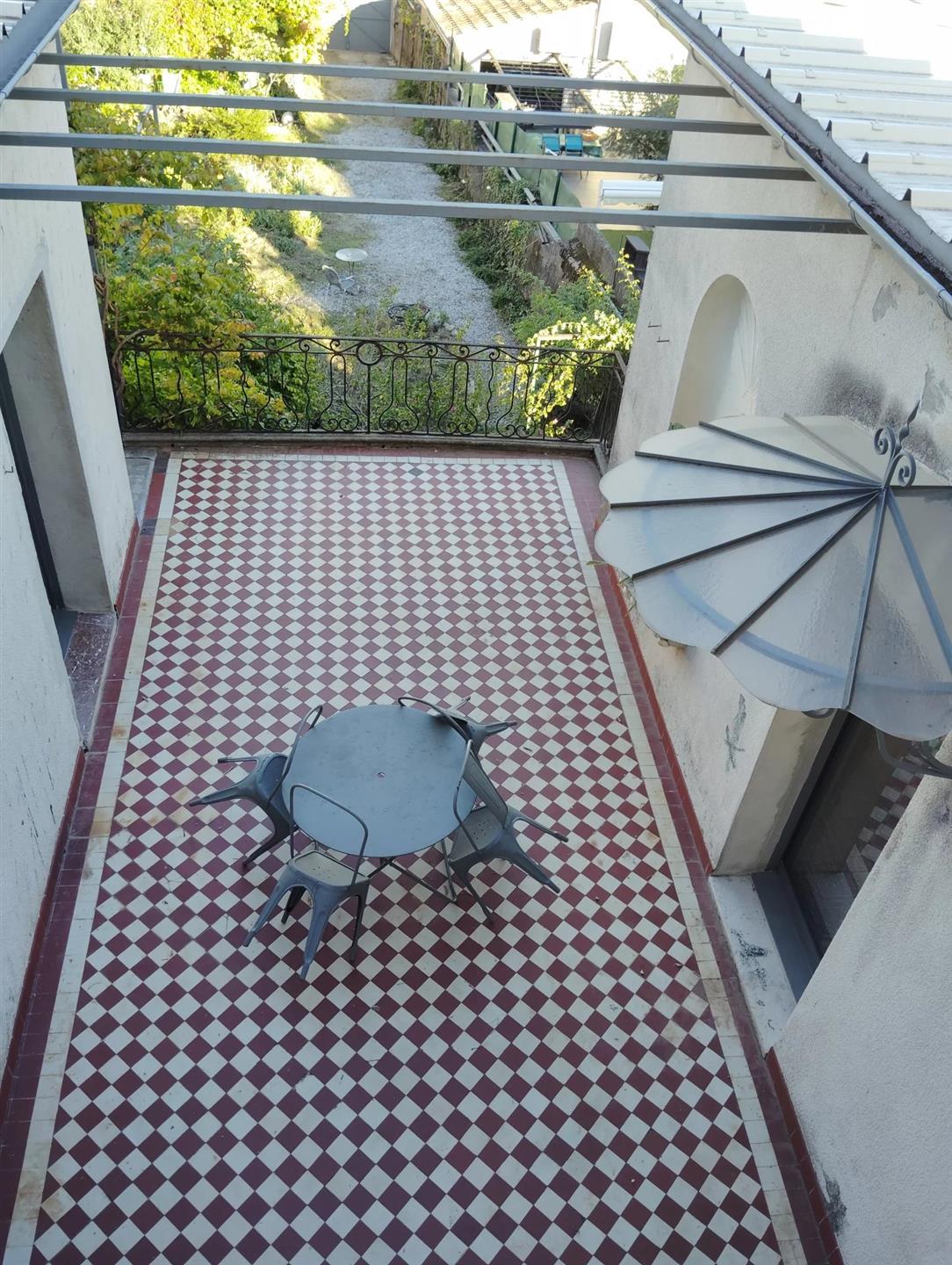 Maison multi espaces avec jardin