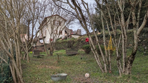 Dorfhaus mit ruhigem Grundstück