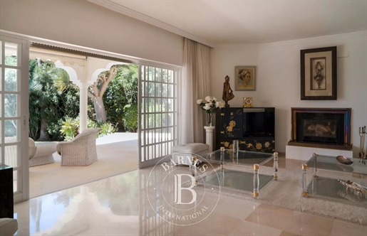 Magnificent Andalusian Villa At The Foot Of The Golf In Estepona