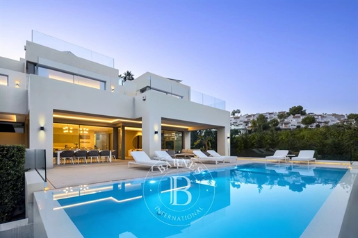 Erstaunliche Moderne Villa 300 M Vom Los Naranjos Golf In Nueva Andalusien