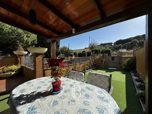 Cosy semi-detached house in the city centre, 30 minutes from Barcelona.