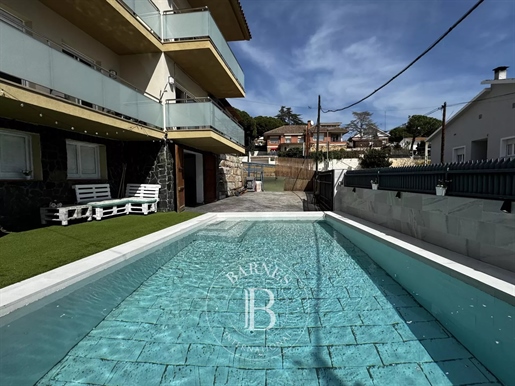 Cozy detached house for sale with 4 bedrooms, swimming pool, and sea views in Mataró, Barcelona.