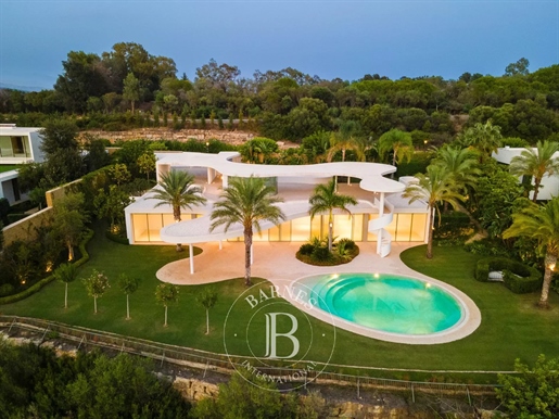 Magnifique Villa Avec Une Architecture Unique À Finca Cortesin