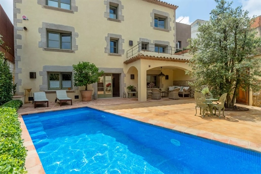 Renovated Family House In The Historic Center Of Begur