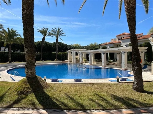 Apartment with private garden on the Sant Pol beach, Sagaró