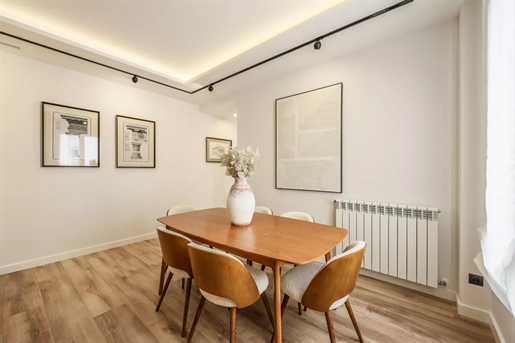 Elegante, Vollständig Renovierte Wohnung in Chamberí