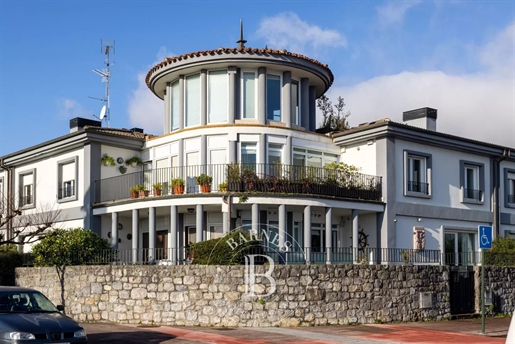 Magnificent semi-detached villa in the center of Hondarribia