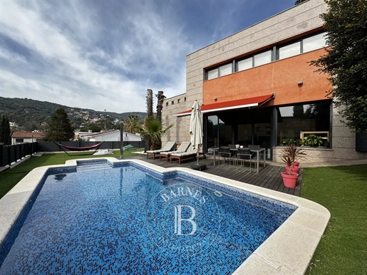 Schönes Einfamilienhaus mit Pool 20 Minuten von Barcelona entfernt