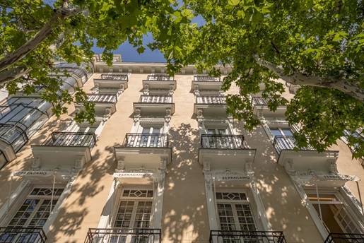 Spectacular home with classic facade in the heart of Serrano Street