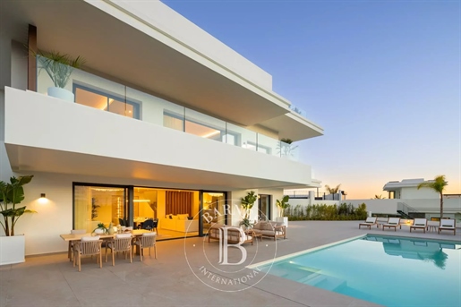 Magnificent Recently Built Villa In The New Golden Mile In Estepona