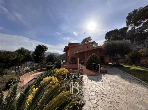 Maison indépendante en pleine nature avec vue sur les montagnes à vendre à Argentona, Barcelona