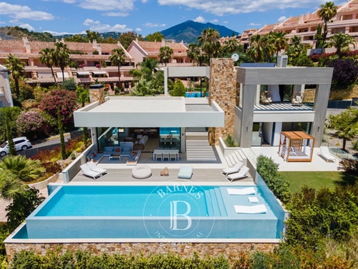 Sumptuous Contemporary Villa With Panoramic Views