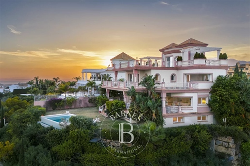 Luxurious Villa With Panoramic Sea And Mountain Views In Benahavís