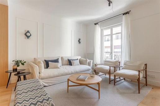 Gloednieuw gerenoveerd appartement te koop in Chamberí