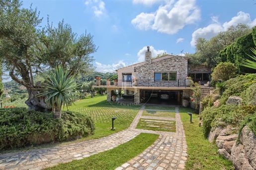 Exklusive Villa in Begur, Costa Brava, mit Panoramablick über Aiguablava und Südausrichtung.