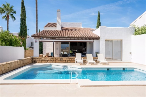 Magnificent Villa At The Foot Of The Golf Course In Benahavís