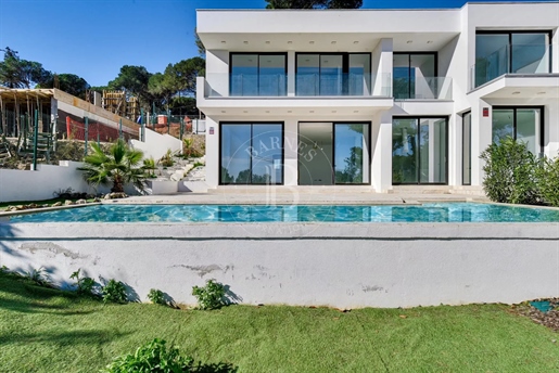 Fantastique villa nouvellement construite à Sant Antoni de Calonge avec vue sur la mer sur la Costa