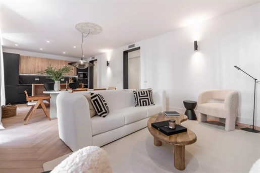 Luxury apartment for sale in Trafalgar