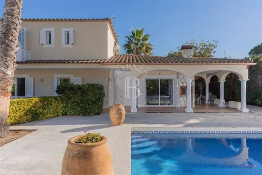 Magnifique villa située dans le prestigieux quartier résidentiel de Treumal, entre Platja D'Aro et C