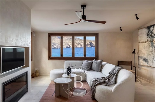 Huis met mediterrane ziel en uitzicht op de rand van de zee horizon
